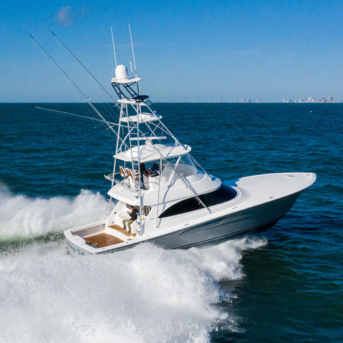 Motor-yacht de pêche sportive - 54 C - Viking Yachts - convertible / à fly / 3 cabines