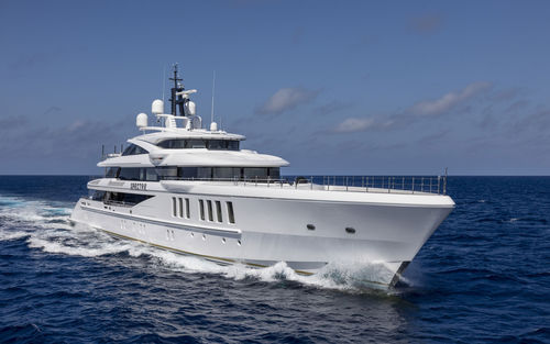 Mega-yacht de croisière - SPECTRE - Benetti - raised pilothouse / 6 cabines / avec piscine