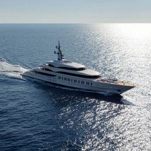 Mega-yacht de croisière - IJE - Benetti - raised pilothouse / sur mesure