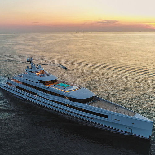 Mega-yacht de croisière - LANA - Benetti - raised pilothouse / 8 cabines / avec piscine