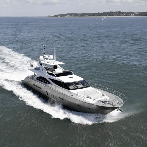 Motor-yacht de croisière - 2300 - Couach - à fly / ligne d'arbre / 3 cabines