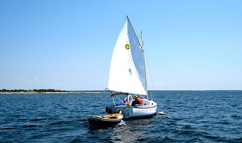Voilier traditionnel - SUN CAT - Com-Pac Yachts - 2 couchages / cat boat