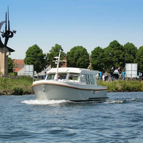 Vedette in-bord - Grand Sturdy 35.0 SEDAN - Linssen Yachts B.V. - diesel / hard-top / fluviale