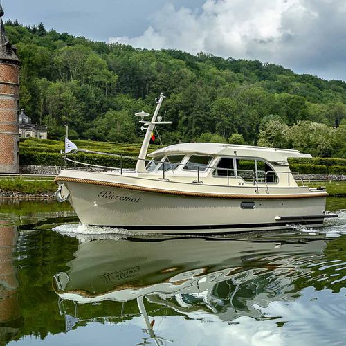 Vedette in-bord - Grand Sturdy 30.0 Sedan - Linssen Yachts B.V. - diesel / hard-top / fluviale