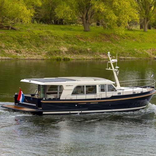 Motor-yacht de croisière - Sturdy 500 Sedan - Linssen Yachts B.V. - avec timonerie / 2 cabines / 4 couchages