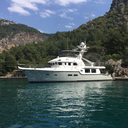 Motor-yacht offshore - 52 - Nordhavn - trawler / à fly / coque à déplacement