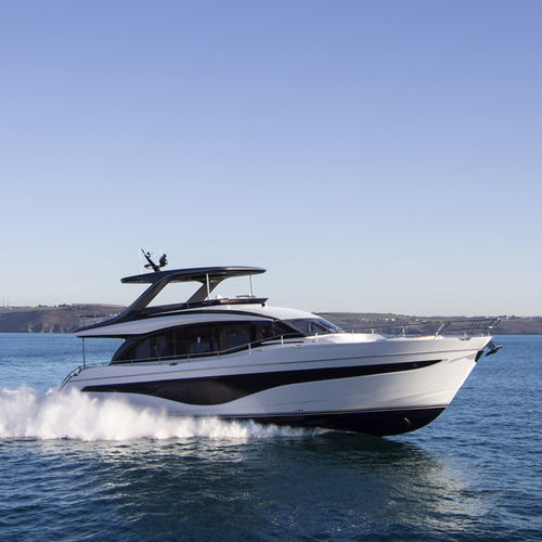 Motor-yacht de croisière - Y72 - Princess - à fly / 4 cabines / 8 couchages