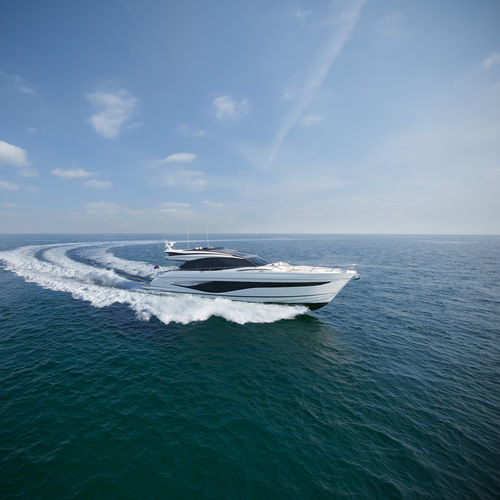 Motor-yacht de croisière - S72 - Princess - à fly / 4 cabines / 8 couchages