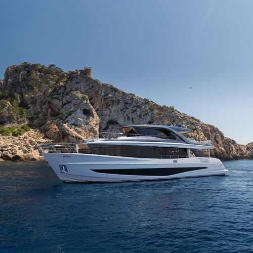 Motor-yacht de croisière - X90 - Princess - à fly / 4 cabines / 8 couchages