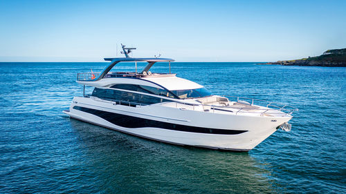 Motor-yacht de croisière - Y85 - Princess - à fly / 4 cabines / à déplacement