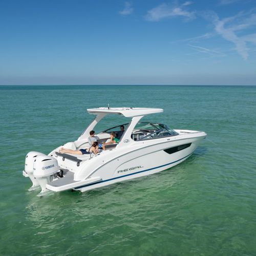 Runabout hors-bord - 33 OBX - Regal - bimoteur / à double console / bow-rider