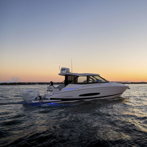 Vedette hors-bord - 36 XO - Regal - bimoteur / hard-top / max. 10 personnes