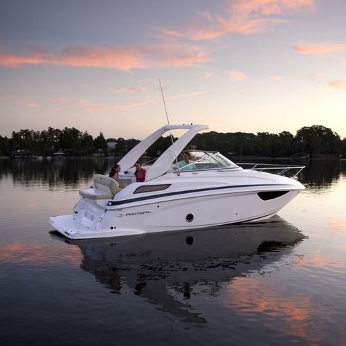 Cabin-cruiser in-bord - 28 EXPRESS - Regal - open / à double console / max. 8 personnes