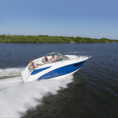 Cabin-cruiser in-bord - 26 EXPRESS - Regal - open / à double console / max. 8 personnes