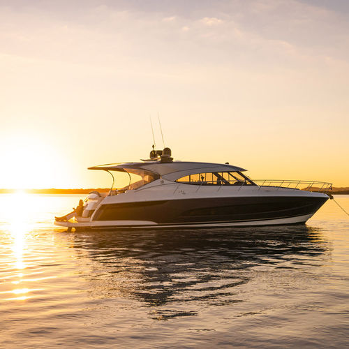 Motor-yacht de croisière - 5400 - Riviera - de sport / offshore / hard-top