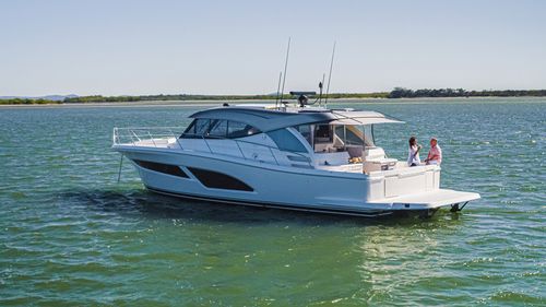 Motor-yacht de croisière - 465 SUV - Riviera - de sport / hard-top / 3 cabines