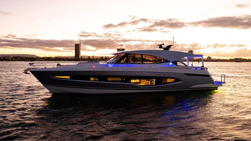 Motor-yacht de sport - 6800 - Riviera - hard-top / IPS / 3 cabines