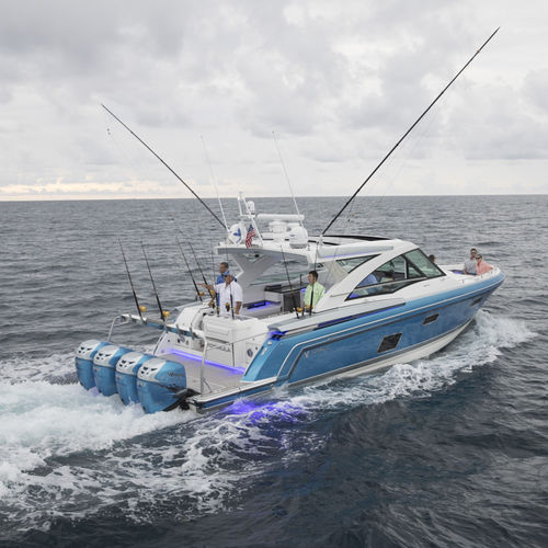 Vedette hors-bord - 430  - Formula - quadrimoteur / hard-top / bow-rider