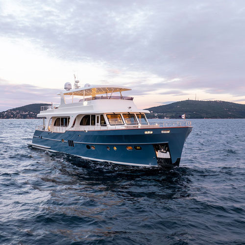 Motor-yacht de croisière - 95 - Vicem Yachts - à fly / 4 cabines / époxy