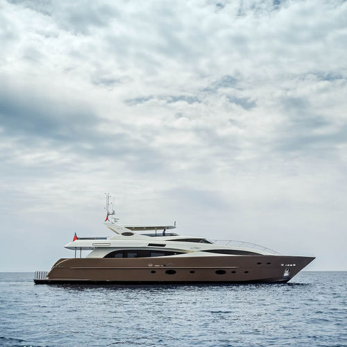 Super-yacht de croisière - ALIYONI - Warwick Yacht Design - à fly / coque à déplacement