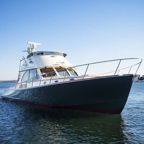 Vedette hydrojet - TALARIA 48 - Hinckley - bimoteur / à fly / 1 cabine