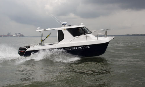 Bateau de surveillance - 8000 Series - LeisureCat - catamaran / hors-bord