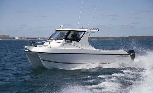 Bateau de pêche-promenade catamaran - 8000 Sportsfisher - LeisureCat - hors-bord / bimoteur / avec timonerie