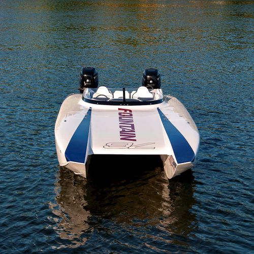 Runabout catamaran - 32 THUNDER - Fountain Powerboats - hors-bord / bimoteur / à double console