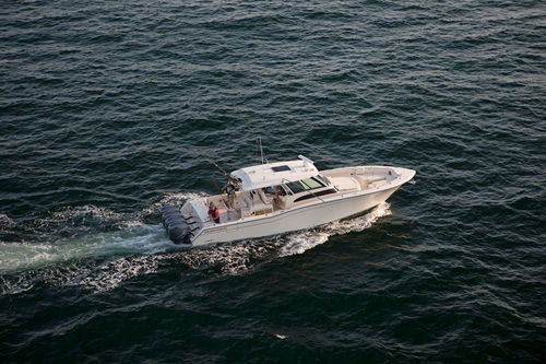 Vedette hors-bord - Canyon 456 - Grady-White - quadrimoteur / à cockpit fermé / à console centrale