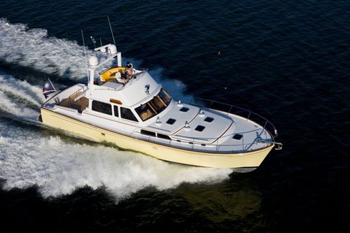 Motor-yacht de croisière - MAD MAX/DOUG ZURN - Lyman Morse - à fly / soft-top / 2 cabines