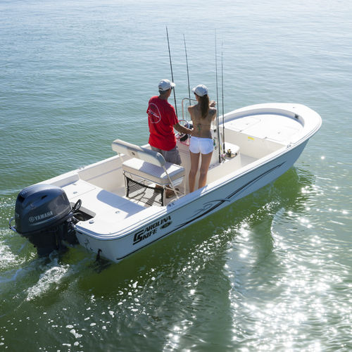 Bay boat hors-bord - 18 JVX CC - Carolina Skiff - à console centrale / de pêche sportive / max. 7 personnes