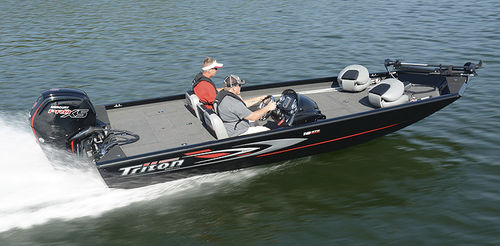 Crappie boat hors-bord - 18 C TX - Triton Boats - à console latérale / de pêche sportive / en aluminium