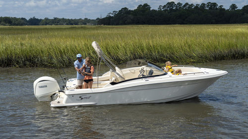 Runabout hors-bord - 220 Dorado - Scout Boats - open / à double console / bow-rider