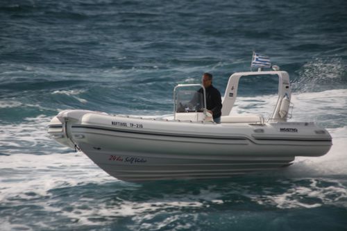 Bateau pneumatique in-bord - 581  - Mostro - semi-rigide / à console centrale / offshore