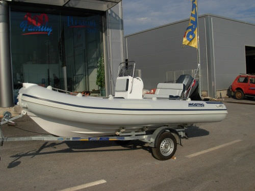 Bateau pneumatique hors-bord - 450 FAMILY - Mostro - semi-rigide / à console latérale / pour la pêche