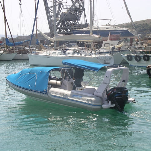 Bateau pneumatique hors-bord - 600 FAMILY - Mostro - semi-rigide / à console centrale / max. 8 personnes