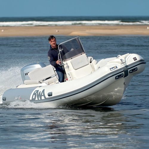 Bateau pneumatique hors-bord - 19 GT  - BWA - semi-rigide / open / à console centrale