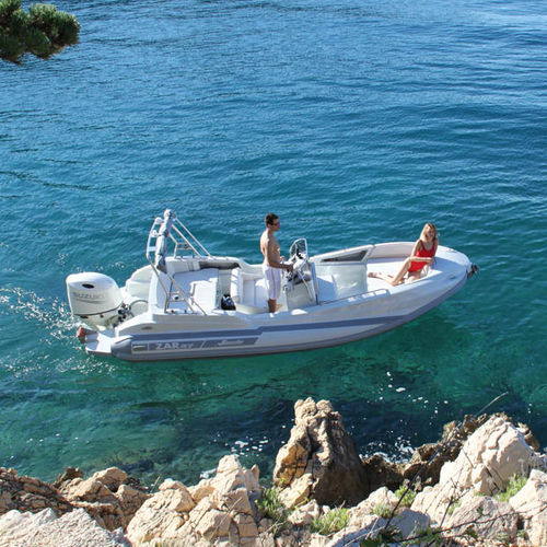 Bateau pneumatique hors-bord - 57 Well-Deck  - Zar Formenti - semi-rigide / open / à console latérale