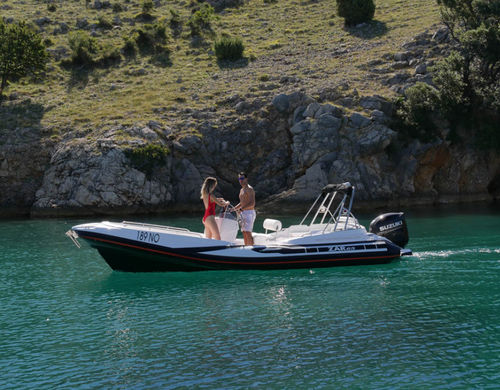 Bateau pneumatique hors-bord - 65 SUITE - Zar Formenti - semi-rigide / open / à console centrale