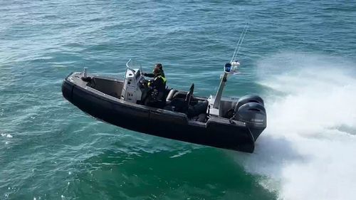 Bateau de surveillance - 650 ALURAID - Sillinger - bateau de sauvetage / bateau de support pour la plongée / bateau de service portuaire