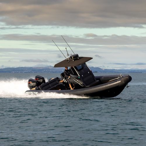 Bateau pneumatique hors-bord - 330 CHASE - Protector - bimoteur / RIB / à console centrale
