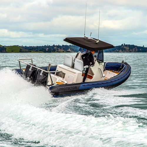 Bateau pneumatique hors-bord - 310 CHASE - Protector - bimoteur / semi-rigide / à console centrale