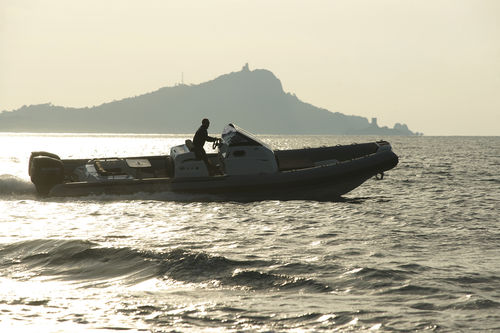 Bateau pneumatique hors-bord - EAGLE 10 - Brig - bimoteur / semi-rigide / à console centrale
