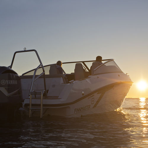 Cabin-cruiser hors-bord - T8 - Finnmaster Boats Oy - open / à double console / en aluminium