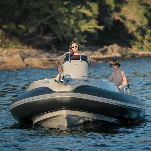 Bateau pneumatique in-bord - ENVY 630 - SCANNER - semi-rigide / à console centrale / open