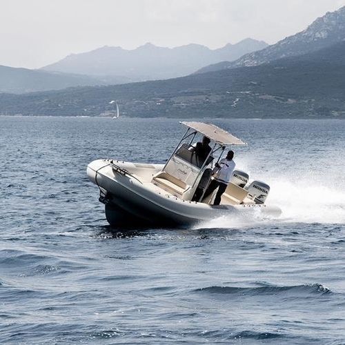 Bateau pneumatique hors-bord - 870 D OB - SCANNER - bimoteur / semi-rigide / à console centrale