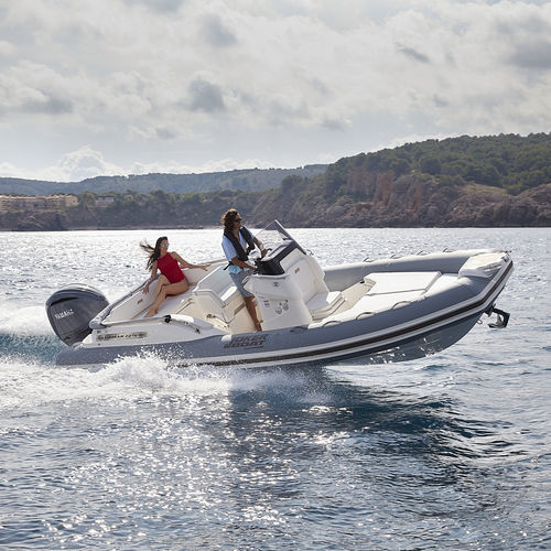 Bateau pneumatique hors-bord - CLUBMAN 22 PLUS - Joker Boat - semi-rigide / à console centrale / open