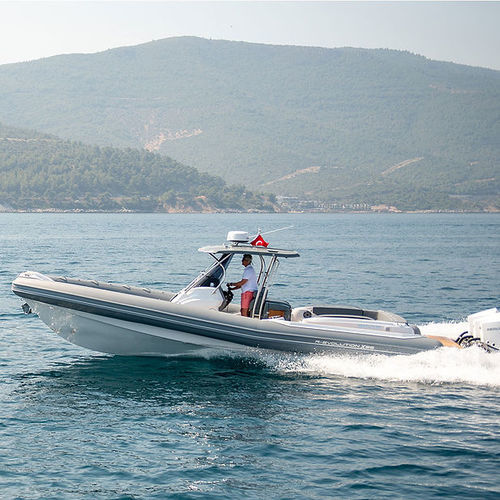 Bateau pneumatique hors-bord - r-evolution x36 - Mar.co - trimoteur / semi-rigide / à console centrale