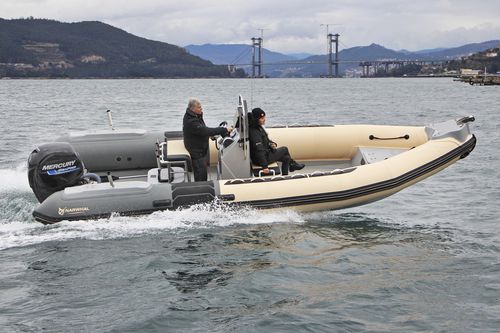 Bateau de surveillance - HD-670 - Narwhal - bateau de support pour la plongée / bateau de recherche scientifique / hors-bord