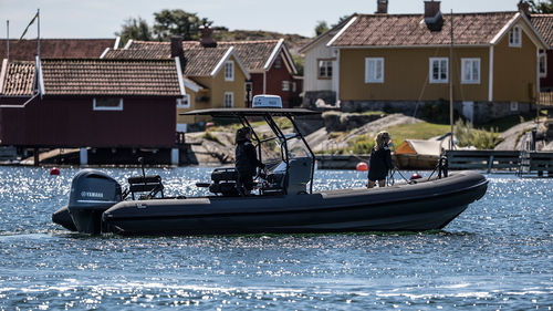Bateau pneumatique hors-bord - R8 Series - RUPERT MARINE - semi-rigide / à console centrale / à console jockey